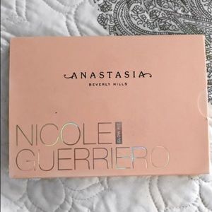 Anastasia Beverly Hills Nicole Guerriero Glow Kit